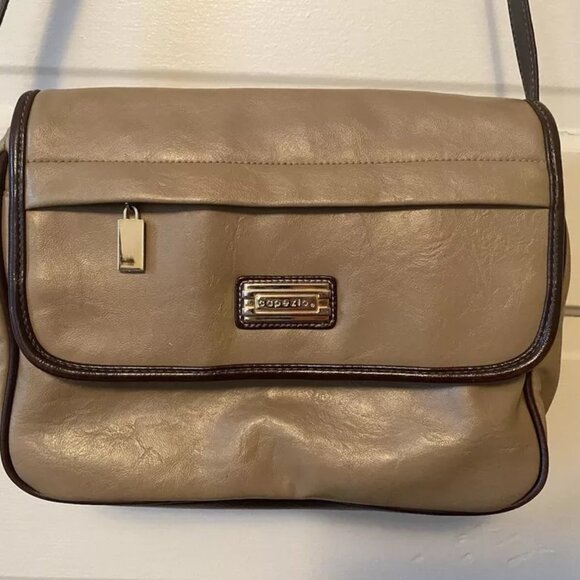 Capezio 2 Tone Tan Brown Shoulder Hand Bag Purse Gold Tone Hardware Faux Leather - Picture 2 of 5
